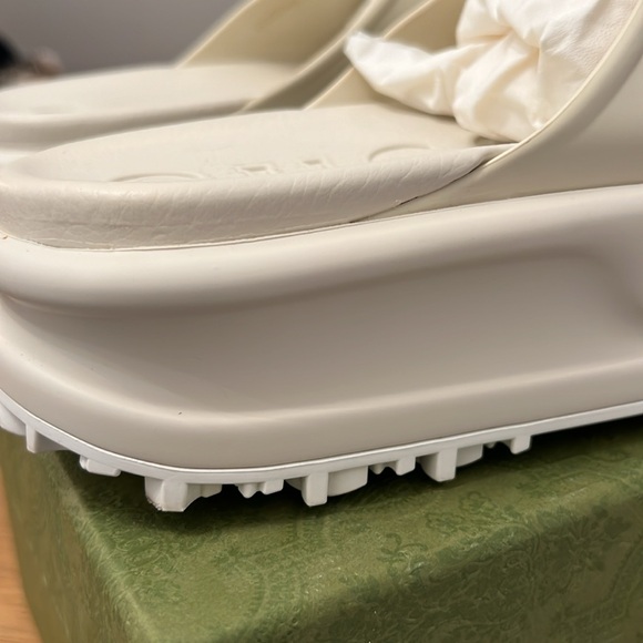 Gucci sandal with interlocking G - Picture 6 of 11